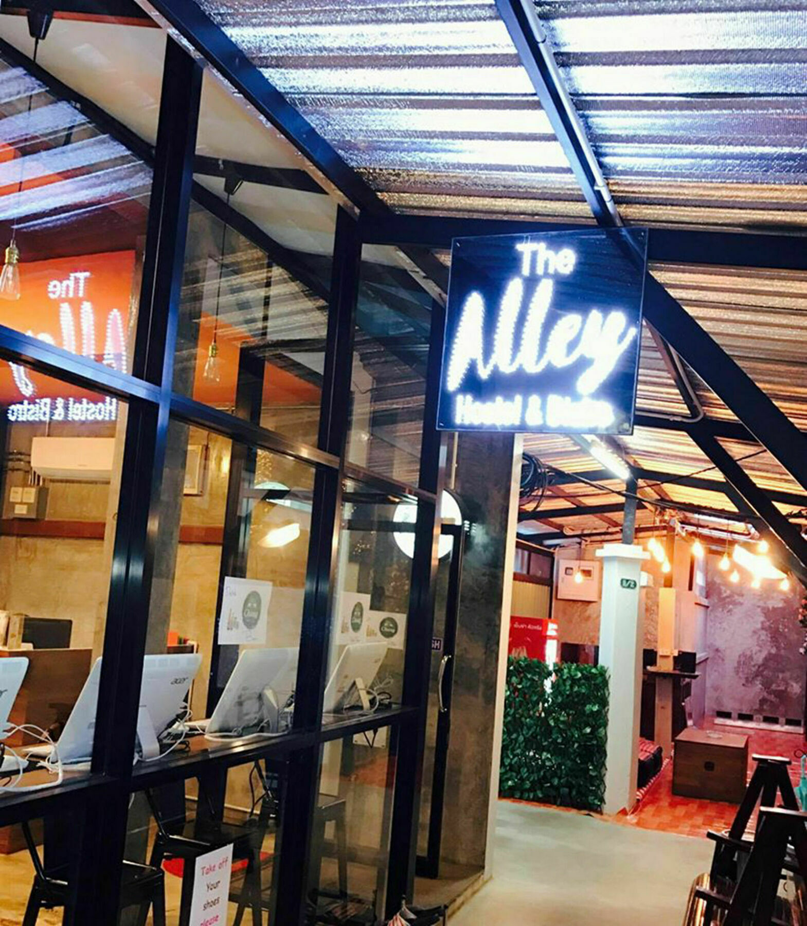 The Alley Hostel&Bistro 曼谷 外观 照片